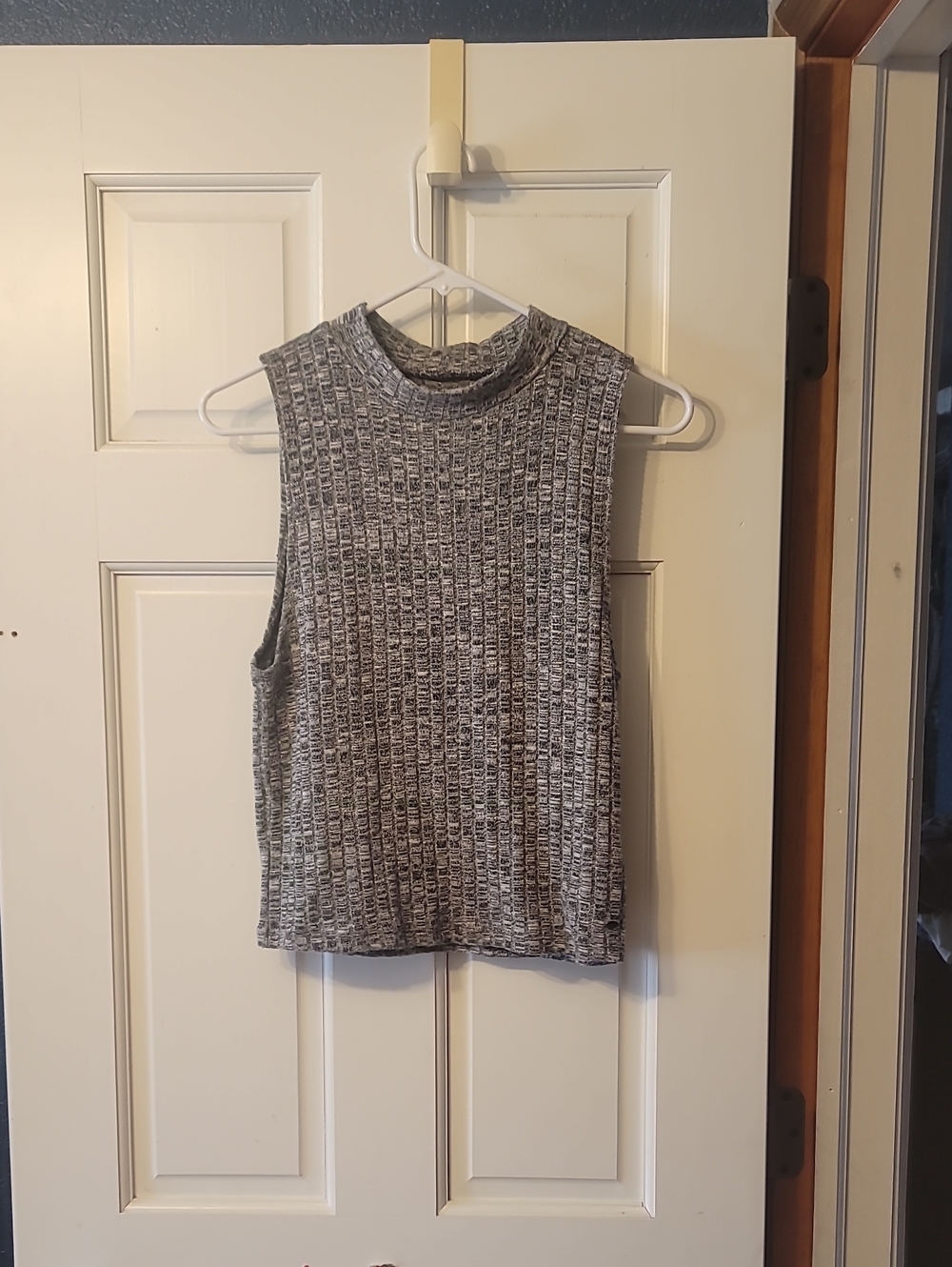 American Eagle Outfitters Gray Ribbed Mock Neck Tank